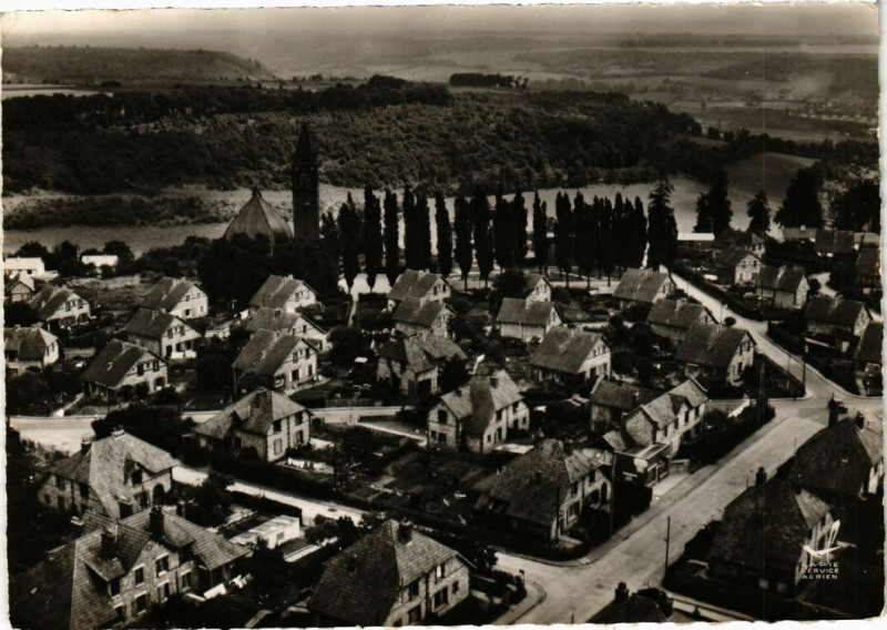 Carte postale ancienne Rouen-Les Sapins-Quartier de l'Eglise à Rouen