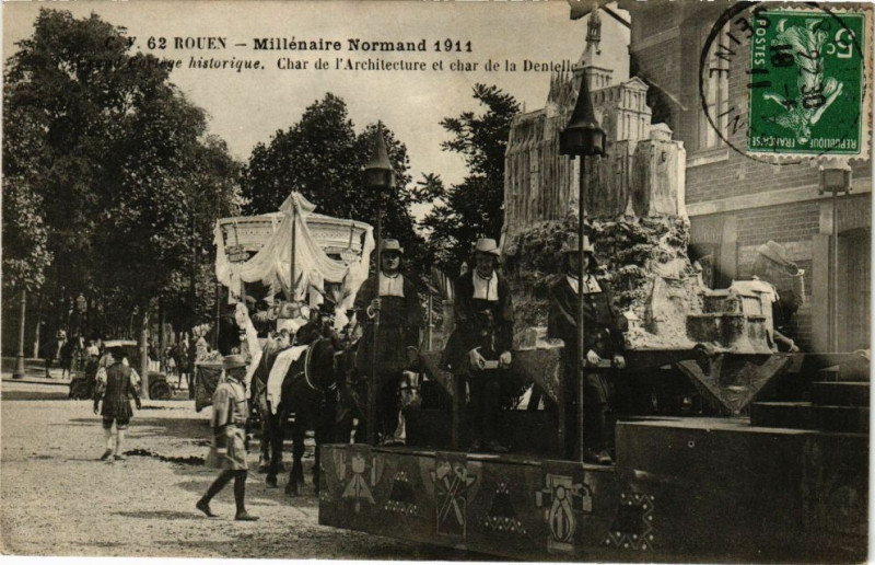 Carte postale ancienne Rouen-Char de l'Architecture et char de la Dantelle à Rouen