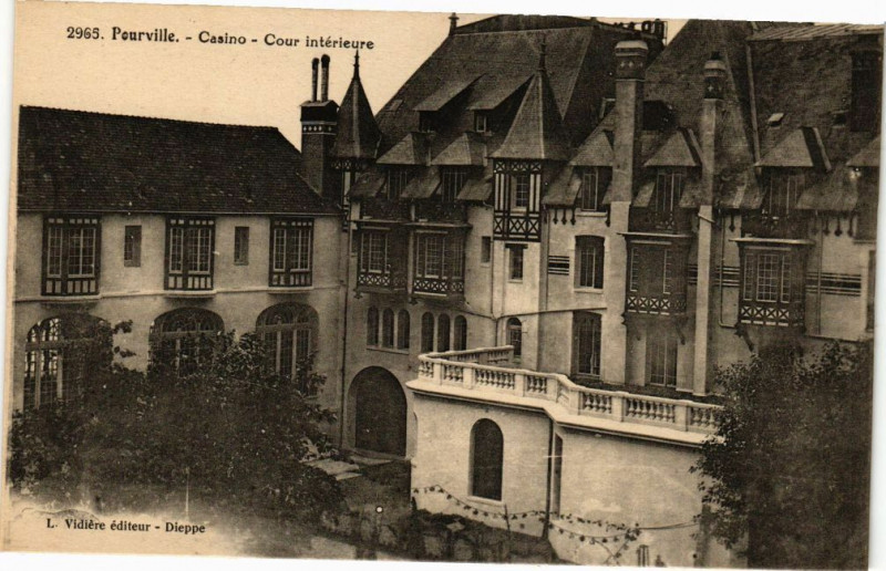 Carte postale ancienne Pourville-Casino-Cour interieure à Eu