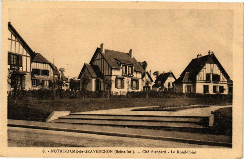 Carte postale ancienne Notre Dame de Gravenchon-Cite Standard-Le Rond Point