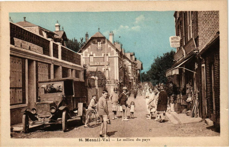 Carte postale ancienne Mesnil-Val-Le milieu du Pays à Eu