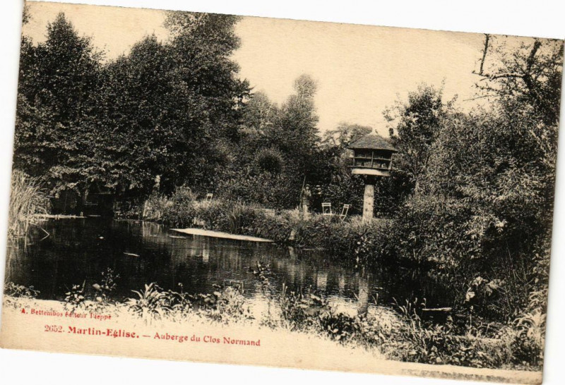Carte postale ancienne MARTINs Eglise-Auberge du Clos Normand