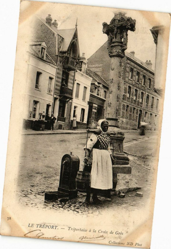 Carte postale ancienne Le Treport-Treportaise a la Croix de Gres au Tréport