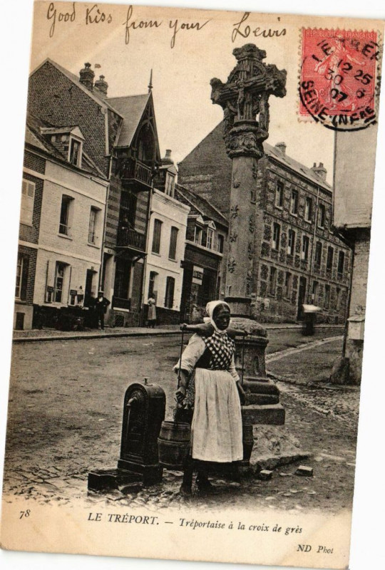 Carte postale ancienne Le Treport-Treportaise a la croix de gres au Tréport