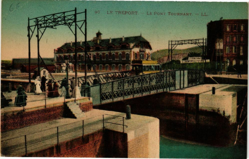 Carte postale ancienne Le Treport-Le Pont Tournant au Tréport
