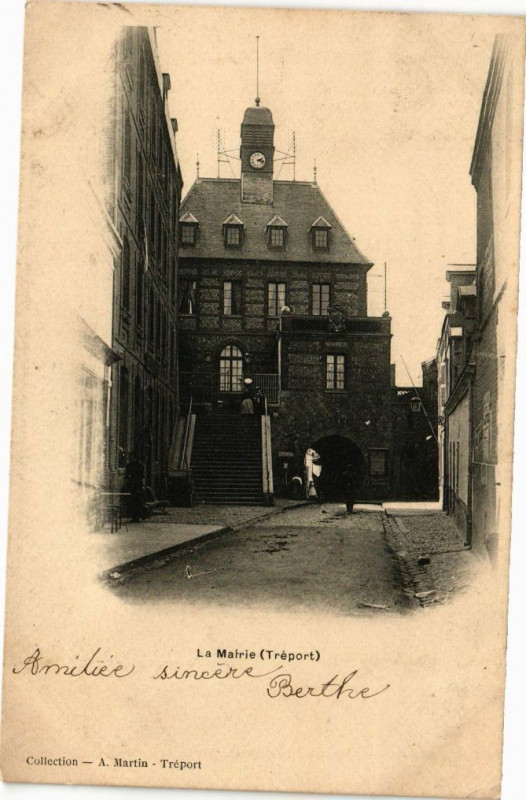 Carte postale ancienne Le Treport-La Mairie au Tréport