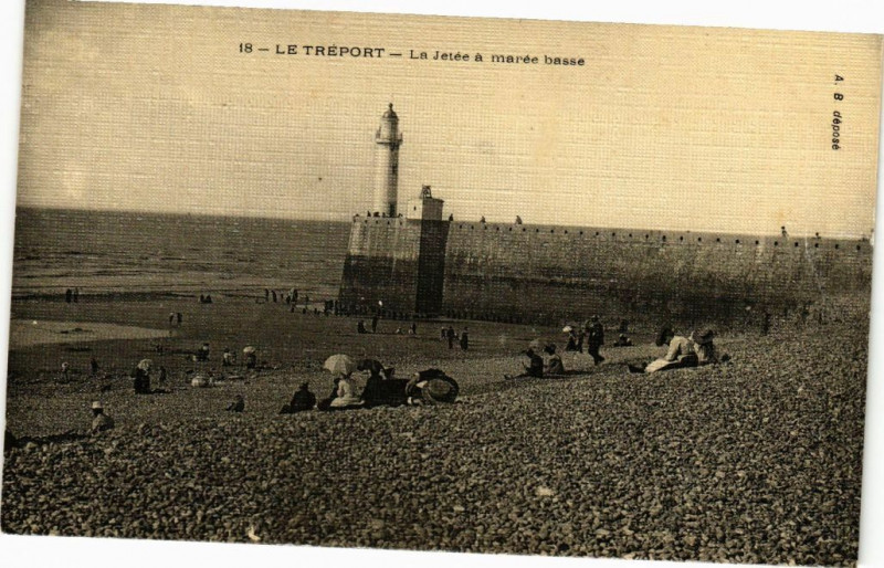 Carte postale ancienne Le Treport-La Jetée a marée basse au Tréport