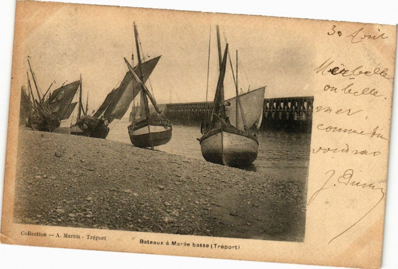 Carte postale ancienne Le Treport-Bateaux a Marée basse au Tréport