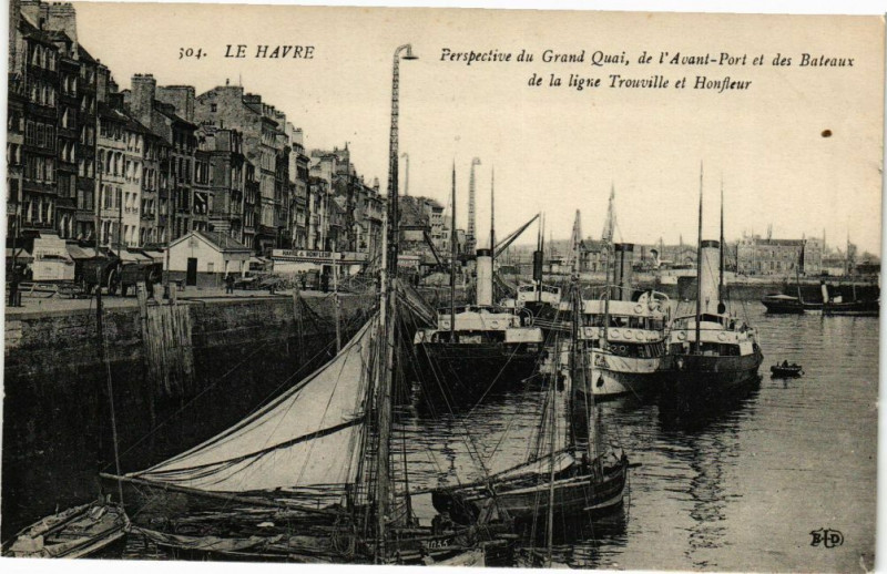 Carte postale ancienne Le Havre-Port et des Bateaux de la ligne Trouvlle et Honfleur au Havre