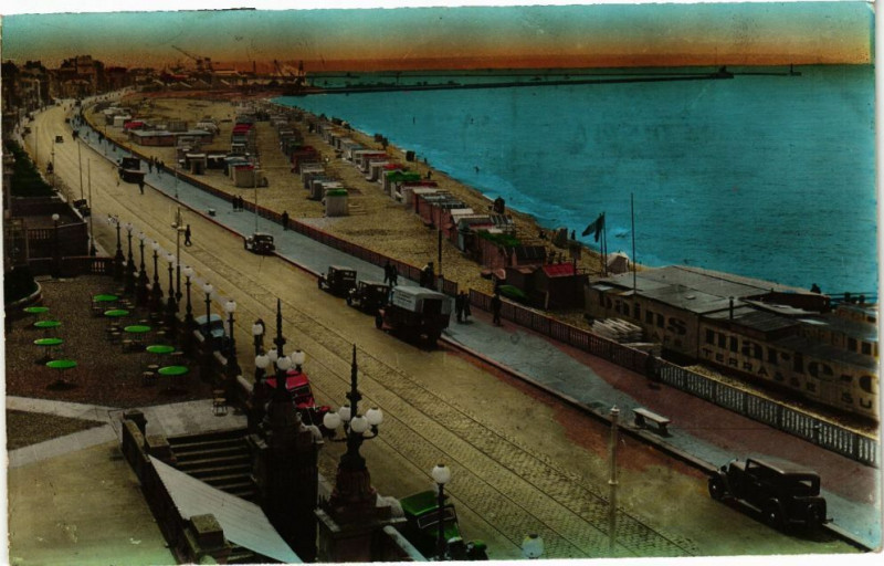 Carte postale ancienne Le Havre-La Plage et l'Entrée du Port vues du Casino au Havre