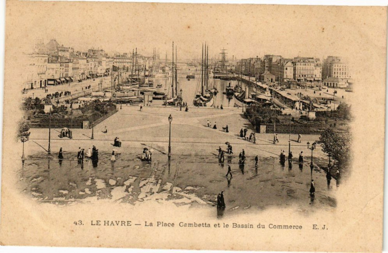 Carte postale ancienne Le Havre-La Place Gambetta et le Bassin du Commerce au Havre