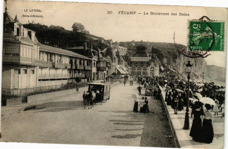 Carte postale ancienne Fecamp-Le Boulevard des Bains à Fécamp