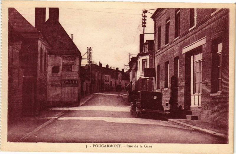 Carte postale ancienne Foucarmont-Rue de la Gare à Foucarmont