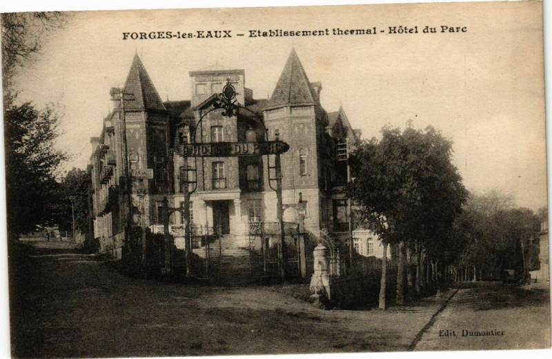 Carte postale ancienne Forges-les-Eaux-Etablissement thermal-Hotel du Parc à Forges-les-Eaux
