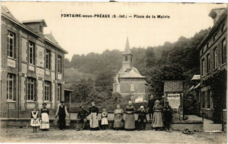 Carte postale ancienne Fontaine sous Preaux-Place de la Mairie à Fontaine-sous-Préaux