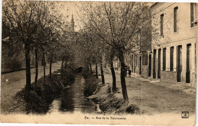 Carte postale ancienne Eu - rue de la Teinturerie à Eu