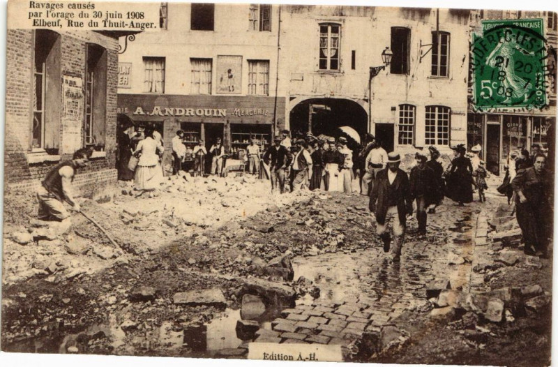 Carte postale ancienne Elbeuf-Rue du Thuit Anger à Elbeuf