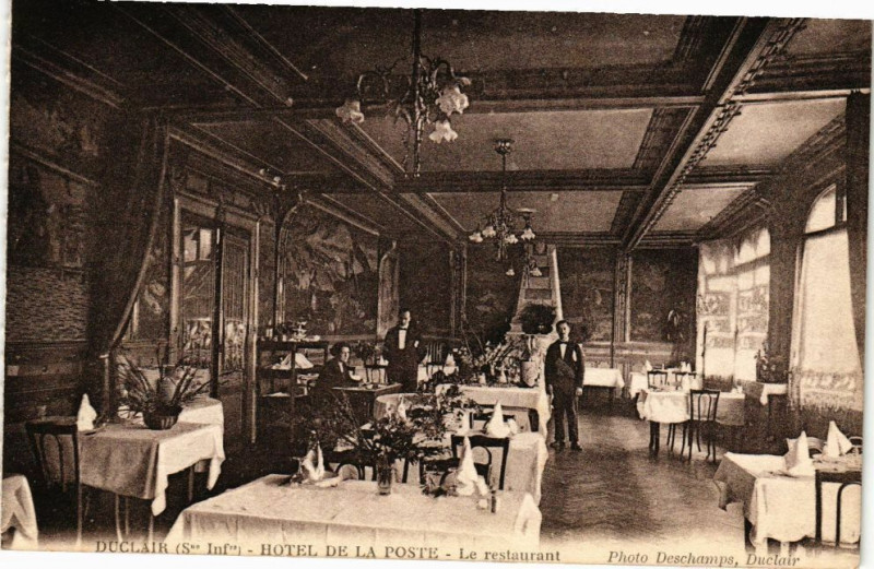 Carte postale ancienne Duclair-Hotel de la Poste-Le restaurant à Duclair