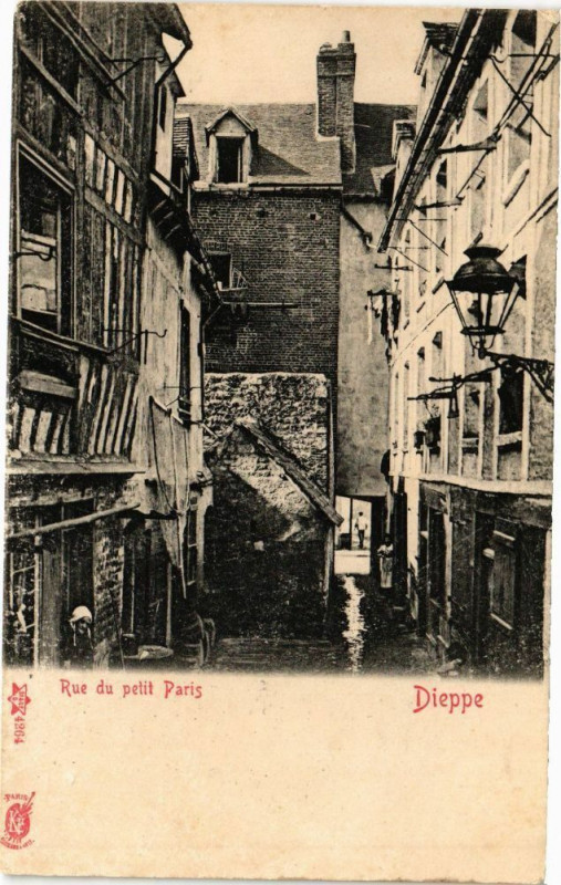 Carte postale ancienne Dieppe-Rue du petit Paris à Dieppe