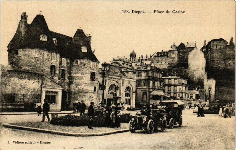 Carte postale ancienne Dieppe-Place du Casino à Dieppe