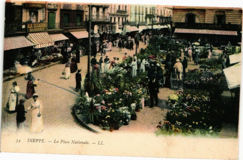 Carte postale ancienne Dieppe-La Place Nationale à Dieppe