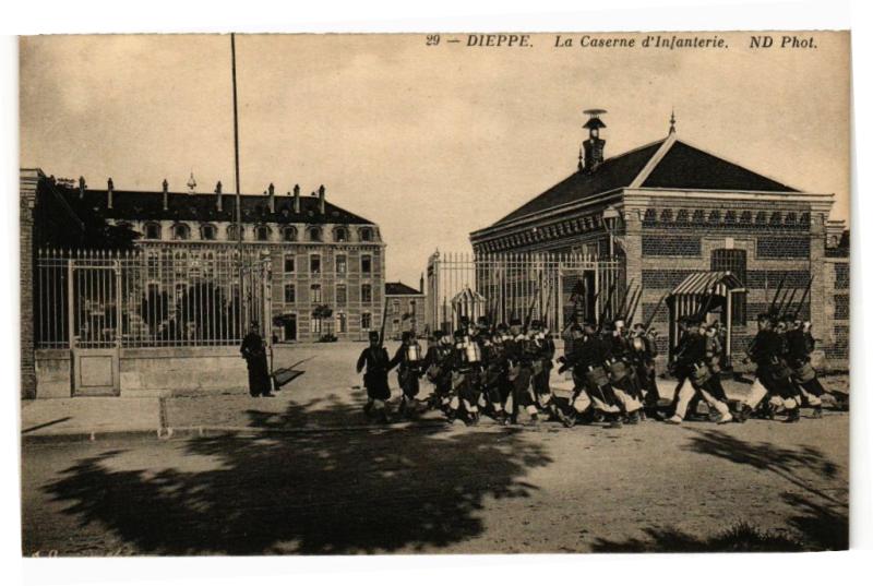 Carte postale ancienne Dieppe-La Caserne d'Infanterie à Dieppe