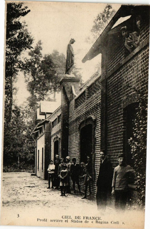 Carte postale ancienne Ciel de France-Profil arriere et Statue de Regina Coeli