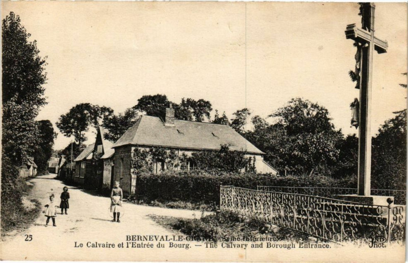 Carte postale ancienne Berneval le Grand-Le Calvaire et l'Entrée du Bourg