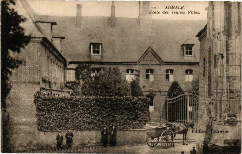 Carte postale ancienne Aumale-Ecole des Jeunes Filles à Aumale