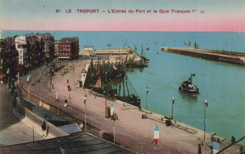 Carte postale ancienne Le Treport - L'Entrée du Port et le Quai Francois I.er au Tréport