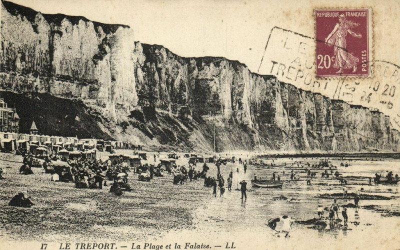 Carte postale ancienne Le Treport - La Plage et la Falaise au Tréport