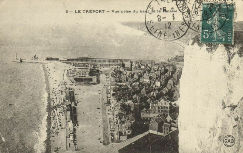 Carte postale ancienne Le Treport - Vue prise du haut de la Falaise au Tréport