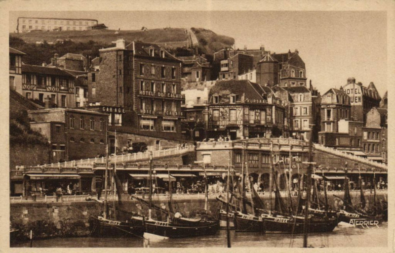 Carte postale ancienne Le Treport - Eu - Mers Le Musoir et le Quai au Tréport
