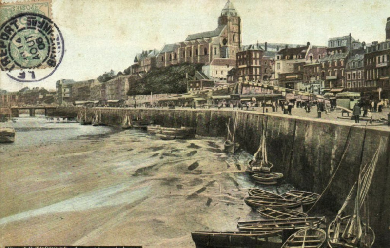 Carte postale ancienne Le Treport - Le port a marée basse au Tréport
