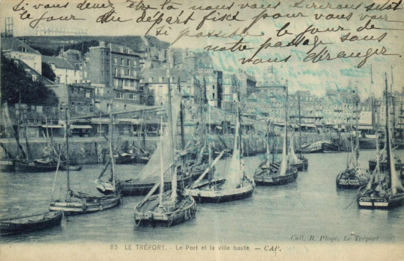 Carte postale ancienne Le Treport - Le Port et la ville haute - Cap. au Tréport