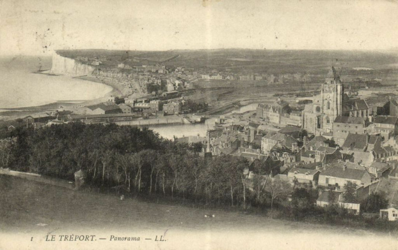 Carte postale ancienne Le Treport - Panorama au Tréport