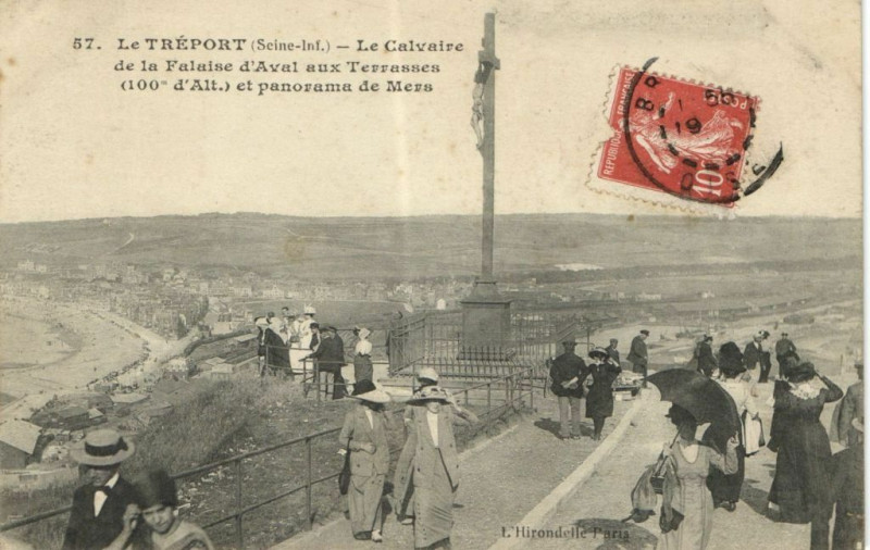 Carte postale ancienne Le Treport (Seine-Inf.) - Le Calvaire de la Falaise aux Terrasses