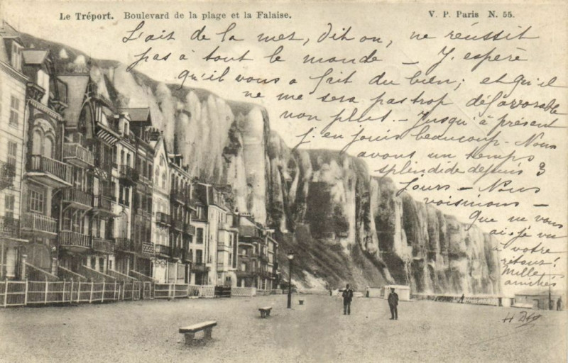 Carte postale ancienne Le Treport - Boulevard de la plage et la Falaise au Tréport