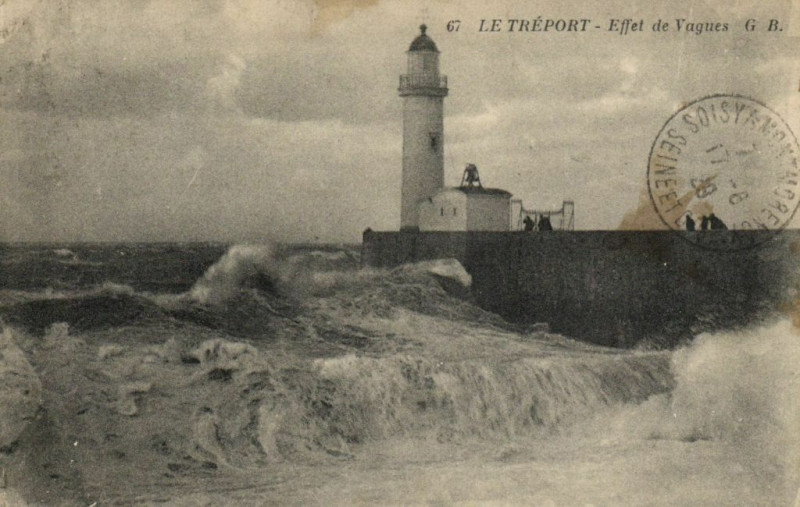 Carte postale ancienne Le Treport - Effet de Vagues au Tréport