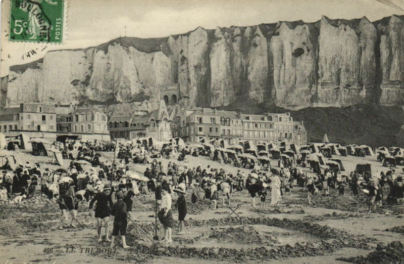 Carte postale ancienne Le Treport - La Plage au Tréport