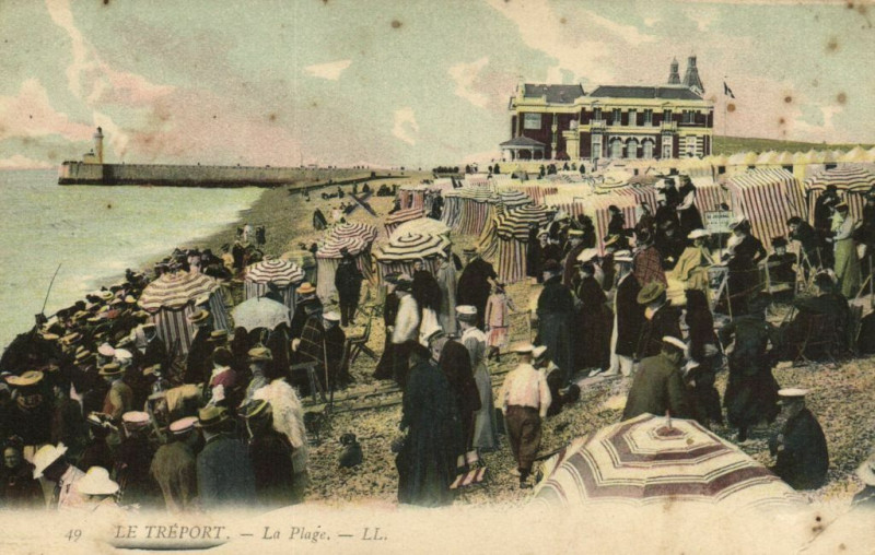 Carte postale ancienne Le Treport - La Plage au Tréport