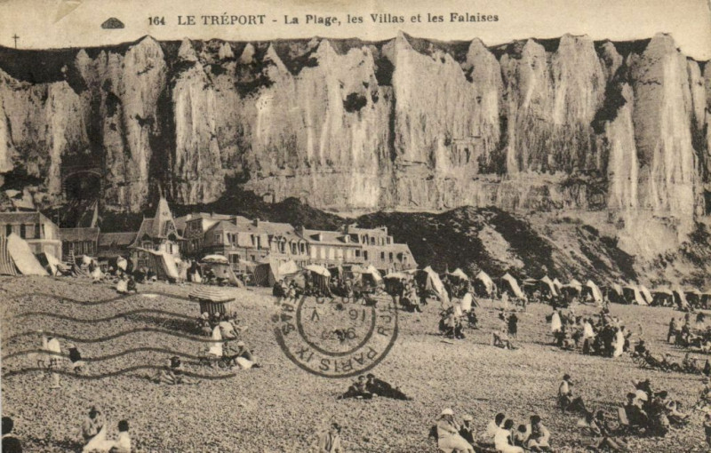 Carte postale ancienne Le Treport - La Plage les Villas et les Falaises au Tréport