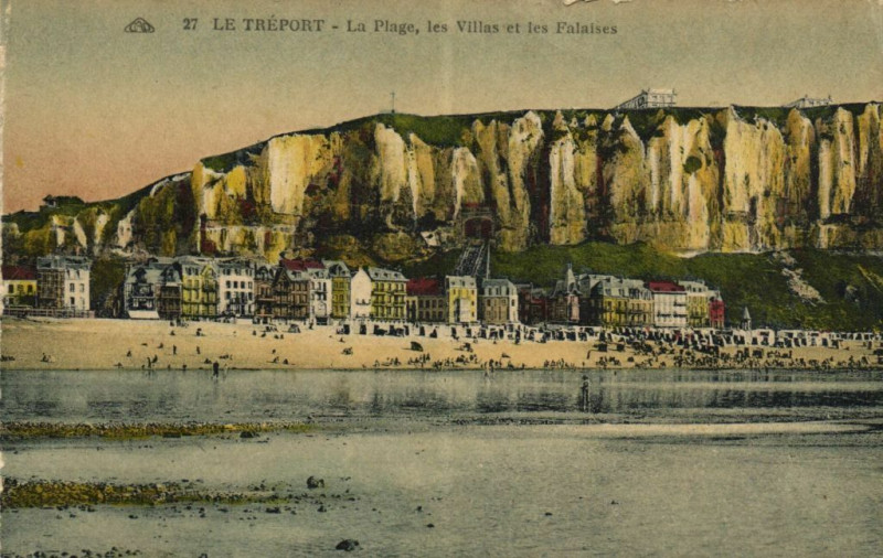 Carte postale ancienne Le Treport - La Plage les Villas et les Falaises au Tréport