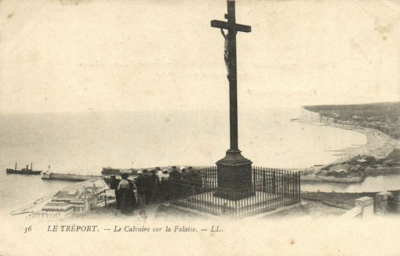 Carte postale ancienne Le Treport - Le Calvaire sur la Falaise au Tréport