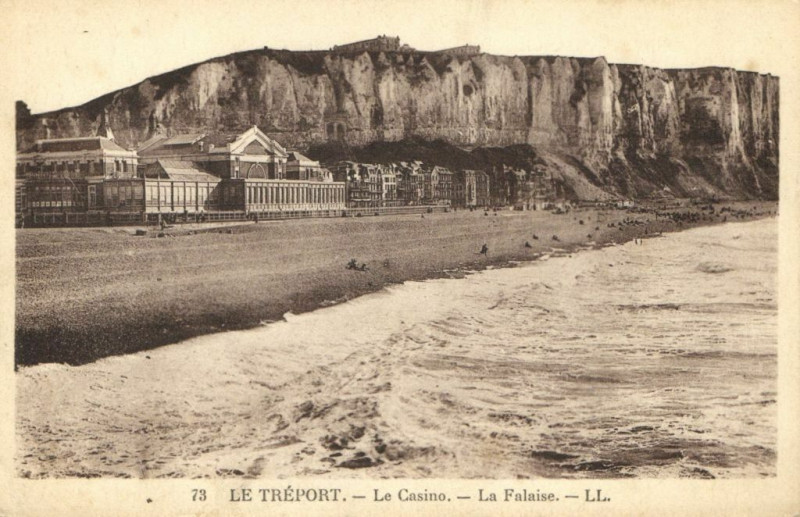 Carte postale ancienne Le Treport - Le Casino - La Falaise au Tréport