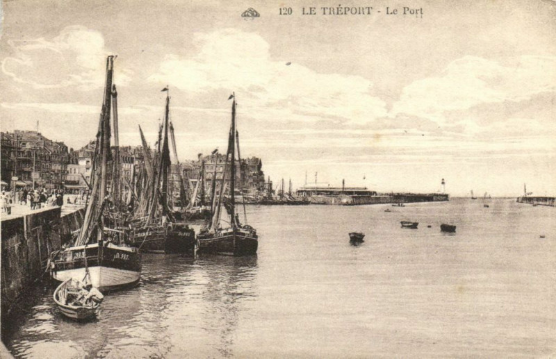 Carte postale ancienne Le Treport - Le Port au Tréport