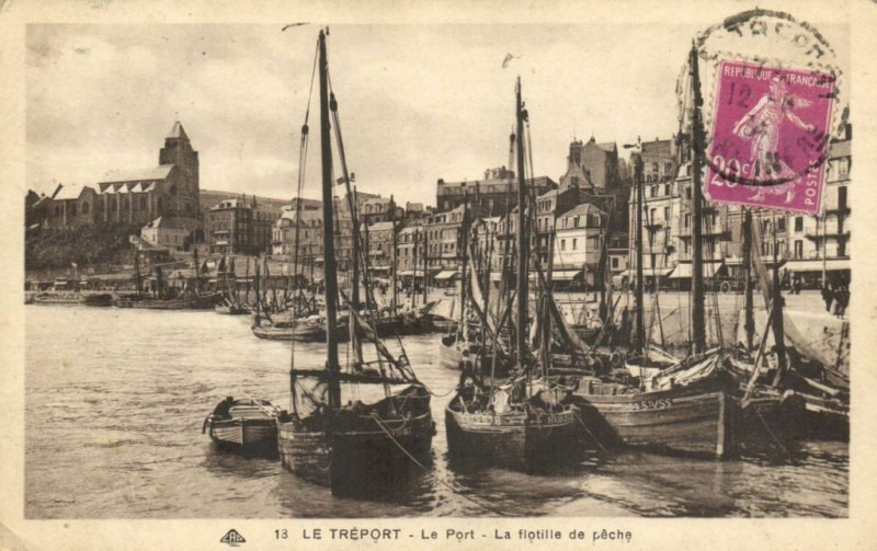 Carte postale ancienne Le Treport - Le Port - La flotille e peche au Tréport