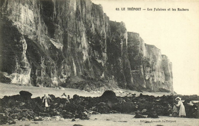 Carte postale ancienne Le Treport - Les Falaises et les Rochers au Tréport