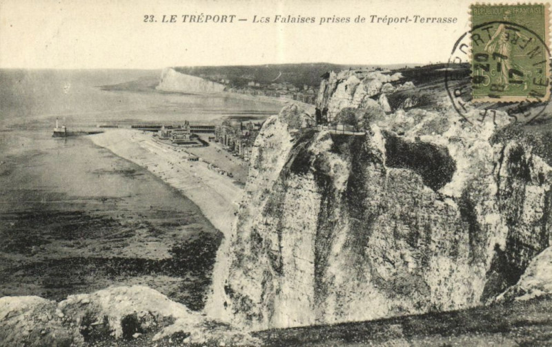 Carte postale ancienne Le Treport - Les Falaises prises de Treport-Terrasse au Tréport