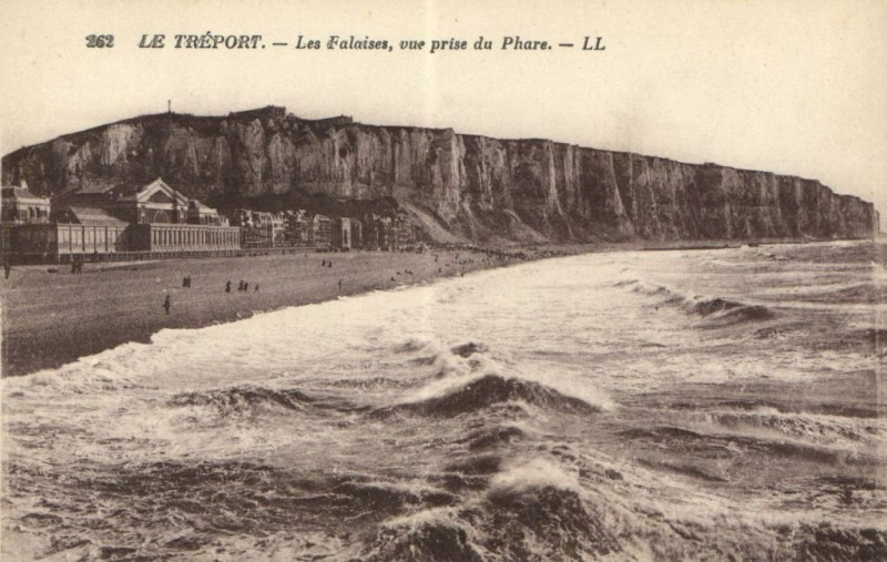 Carte postale ancienne Le Treport - Les Falaises vue prise du Phare au Tréport